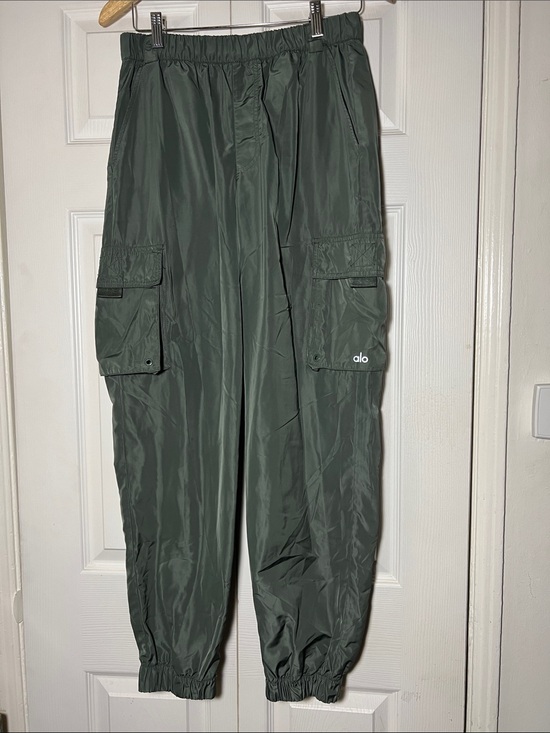 ALO Yoga Pants - Alo Yoga It Girl Cargo Jogger Pant Women’s Medium Green